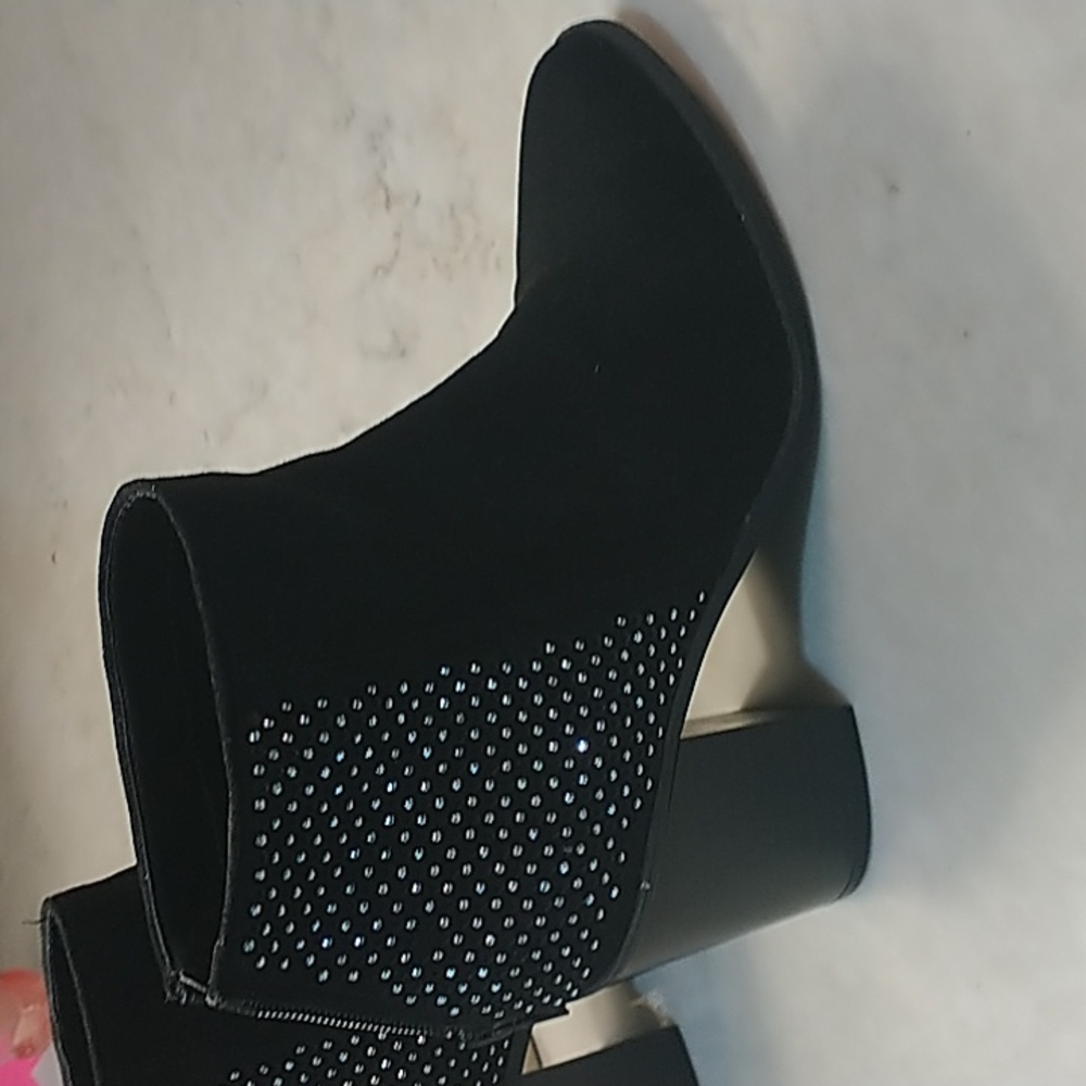 *Woman's Black Boots Size 8